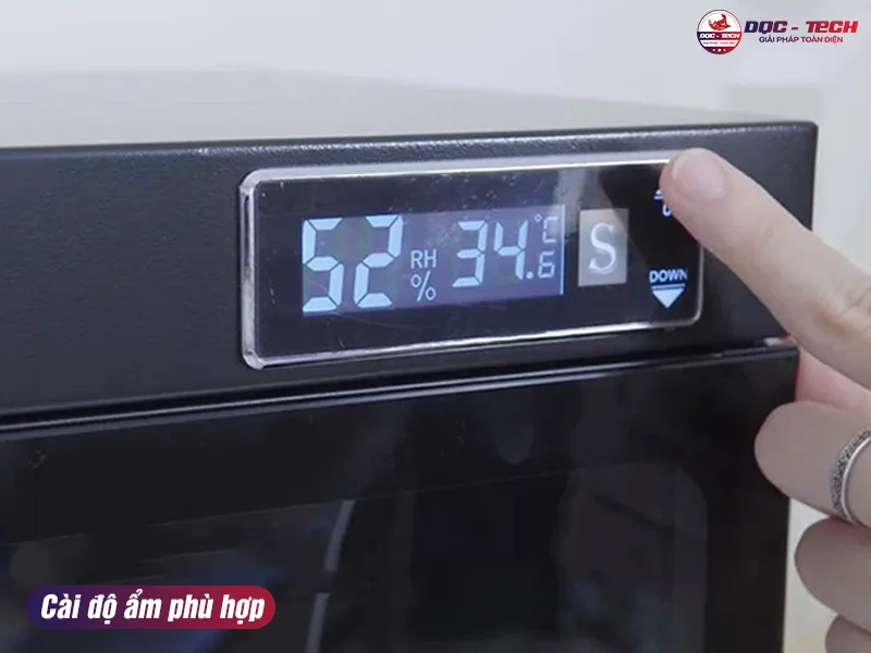 dùng tủ chống ẩm máy ảnh Fujie DHC200