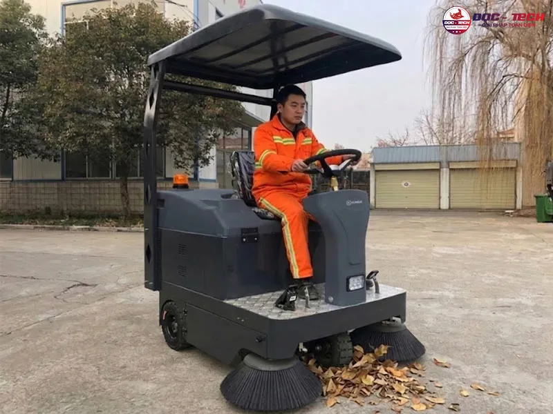 xe quét rác ngồi lái Kumisai KMS-1400E ngồi lái