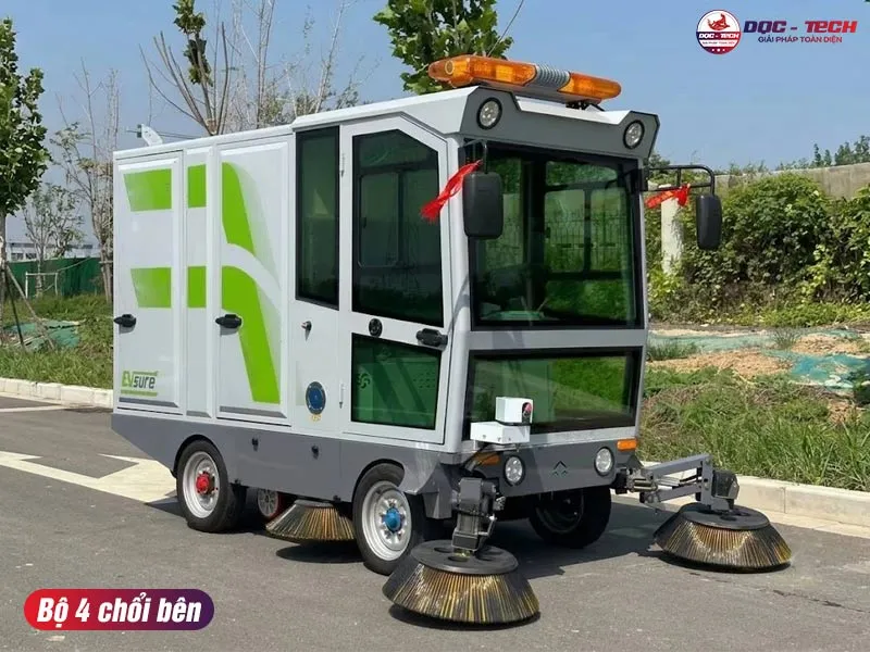 Chổi xe quét rác ngồi lái Kumisai KMS S18