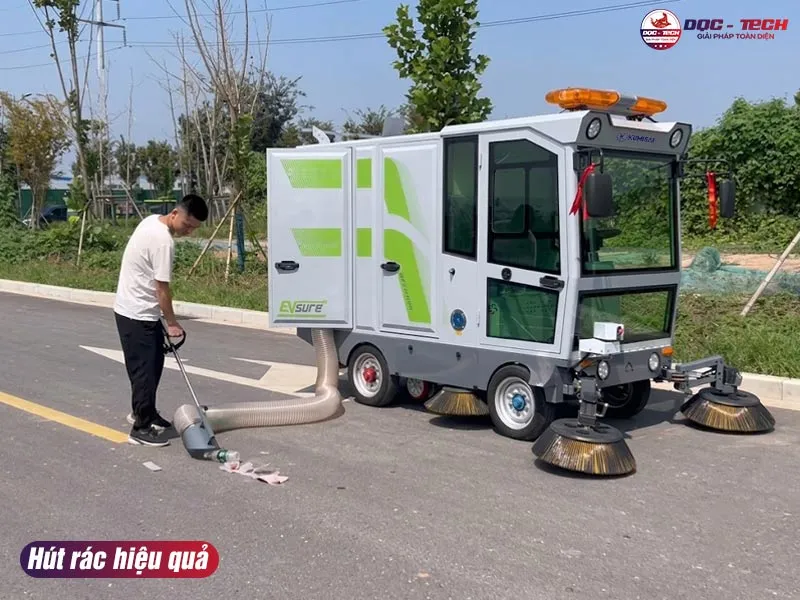 xe quét rác ngồi lái Kumisai KMS S18 hút rác