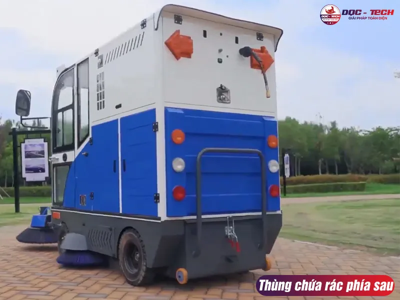 Thùng rác xe quét rác mini ngồi lái Kumisai KMS-2000