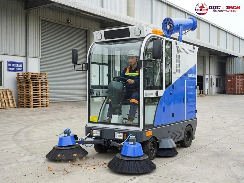 xe quét rác mini ngồi lái Kumisai KMS-2000 tiện dụng