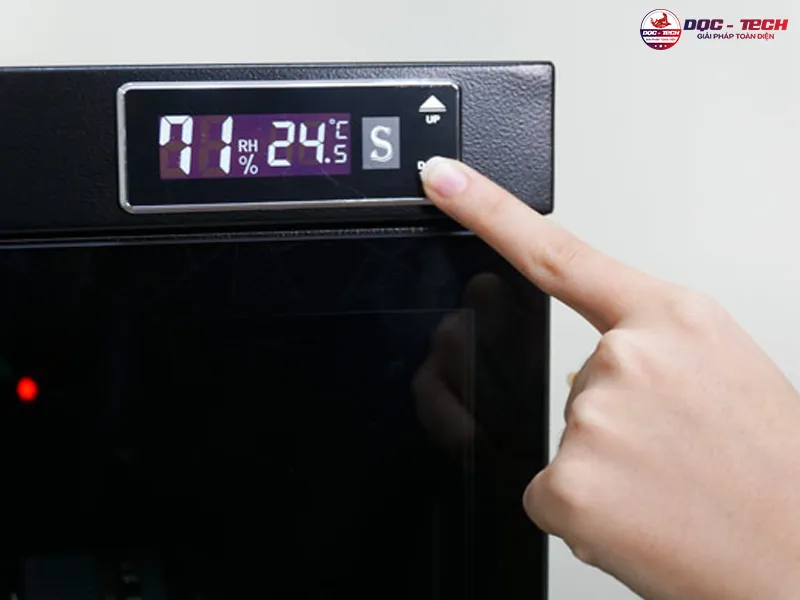 Màn hình tủ chống ẩm FujiE DHC60