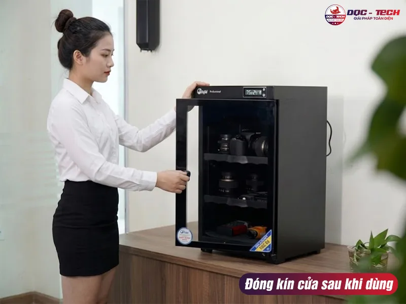Dùng tủ chống ẩm FujiE DHC60
