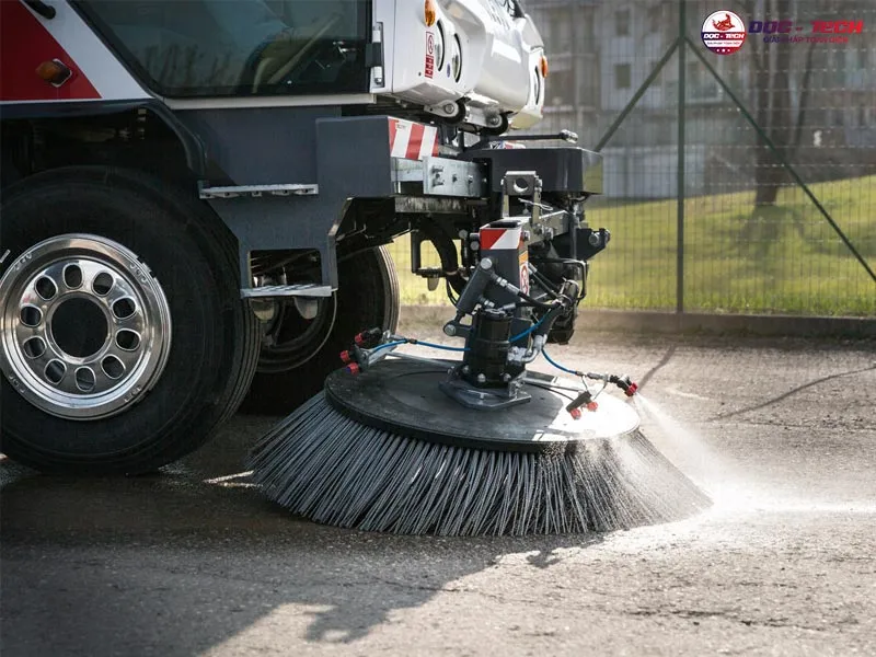 xe quét đường Dulevo phun nước dập bụi