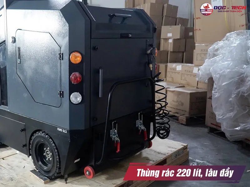 Thùng rác xe quét rác ngồi lái Kumisai KMS-S12