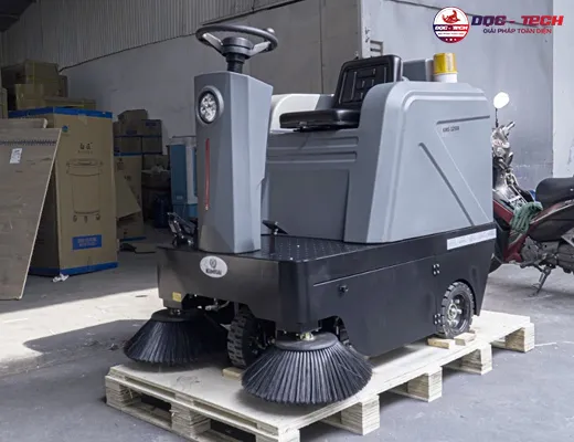 Xe quét rác nhà xưởng ngồi lái Kumisai KMS 1250E - pin litium - 5