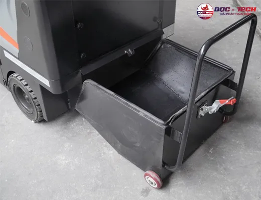 Máy quét công nghiệp ngồi lái Kumisai KMS 1350E - pin lithium - 4