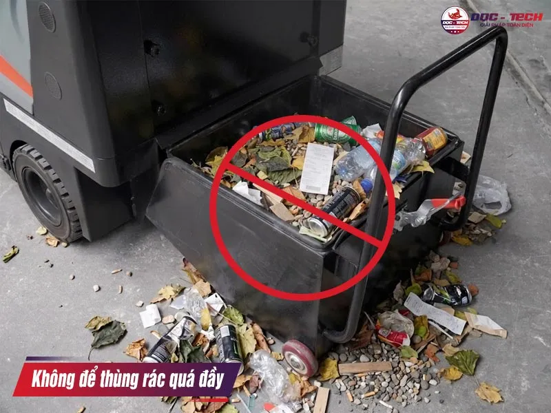 Dùng máy quét công nghiệp ngồi lái Kumisai KMS 1350E - pin lithium
