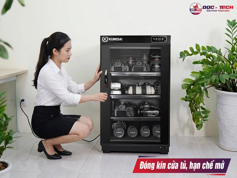 Dùng tủ chống ẩm máy ảnh Kumisai DHC 100