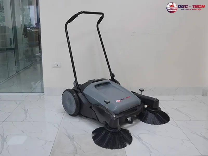Xe quét rác sân trường DQC Tech 1F