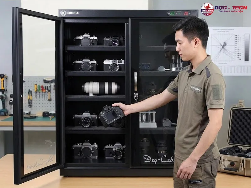 Dùng tủ chống ẩm công nghiệp Kumisai DHC 350