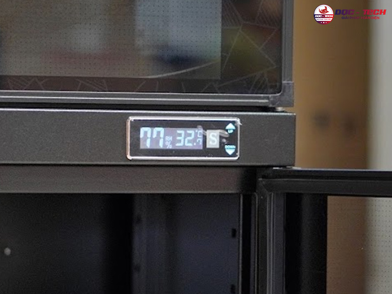 màn hình tủ chống ẩm Kumisai DHC 400