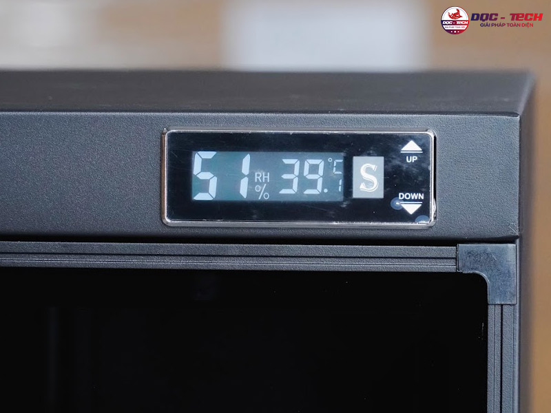 Màn hình tủ chống ẩm Kumisai DHC 120