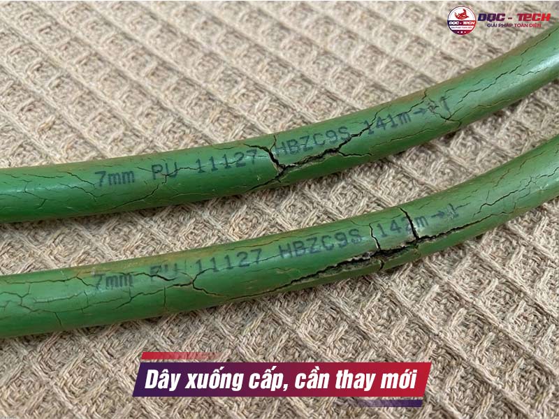 Thay dây curoa xe quét rác KMS-S1 khi bị nứt