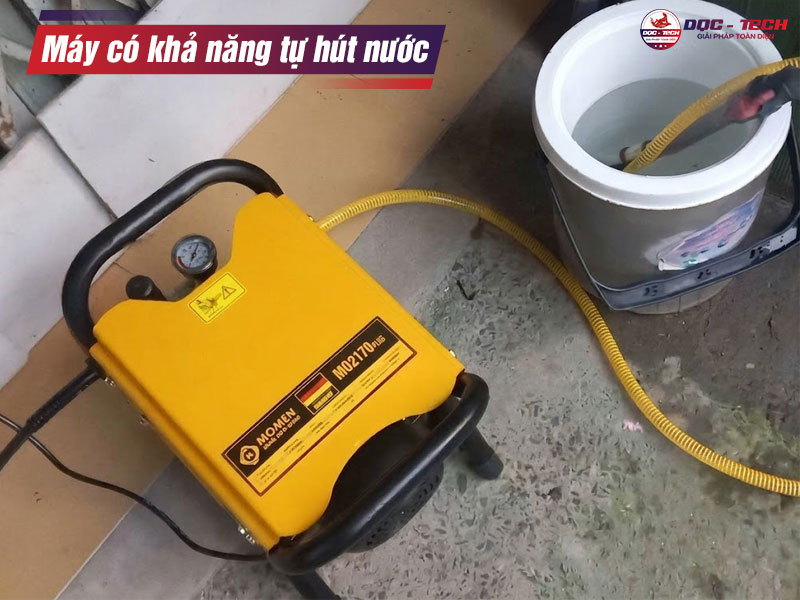 máy rửa xe Momen tự hút nước