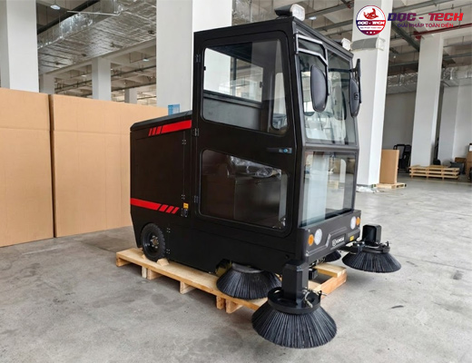 Xe quét rác công nghiệp ngồi lái Kumisai KMS 1900A - 3