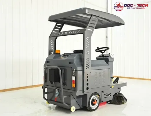 Máy quét rác ngồi lái Kumisai KMS 160E - 4
