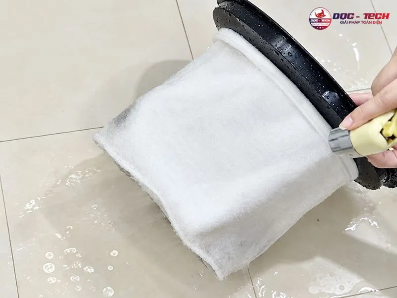 quy-trinh-ve-sinh-may-hut-bui-nha-xuong.jpg Hướng dẫn làm sạch túi lọc của máy hút bụi