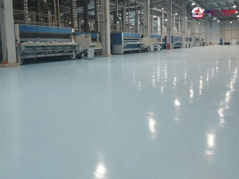 san-epoxy-lien-mach-khong-khe-ranh.png Toàn bộ nền liền mạch, không có khe, rãnh