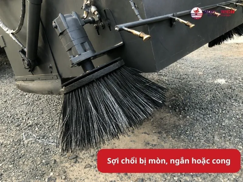 sợi chổi mòn gãy hoặc cong