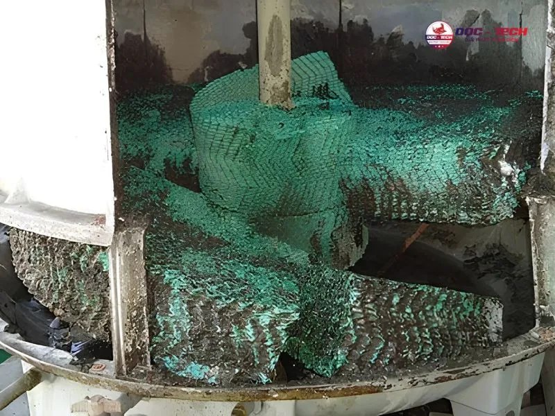 Filling tản nhiệt bẩn là nguyên nhân khiến nhiệt độ nước tháp giải nhiệt tăng cao
