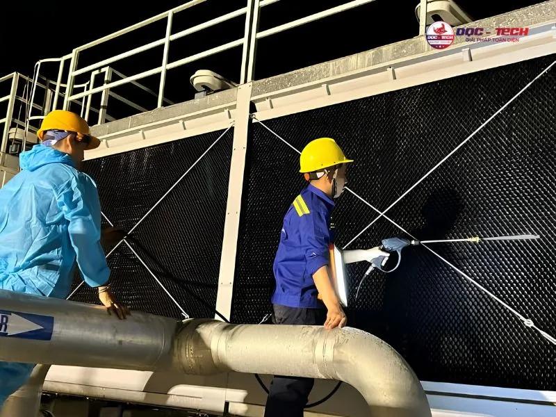 Cần vệ sinh 2 tổ hợp tháp giải nhiệt Kumisai KMS 400RT 4Cell Cần vệ sinh 2 tổ hợp tháp giải nhiệt Kumisai KMS 400RT 4Cell