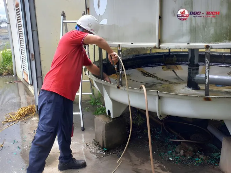 Vệ sinh là khâu quan trọng trong quá trình bảo dưỡng tháp giải nhiệt Liang Chi LBC-25RT Vệ sinh là khâu quan trọng trong quá trình bảo dưỡng tháp giải nhiệt Liang Chi LBC-25RT