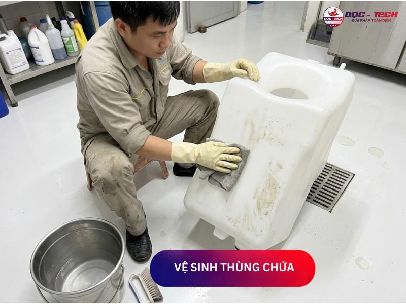 Vệ sinh máy chà sàn: thùng chứa