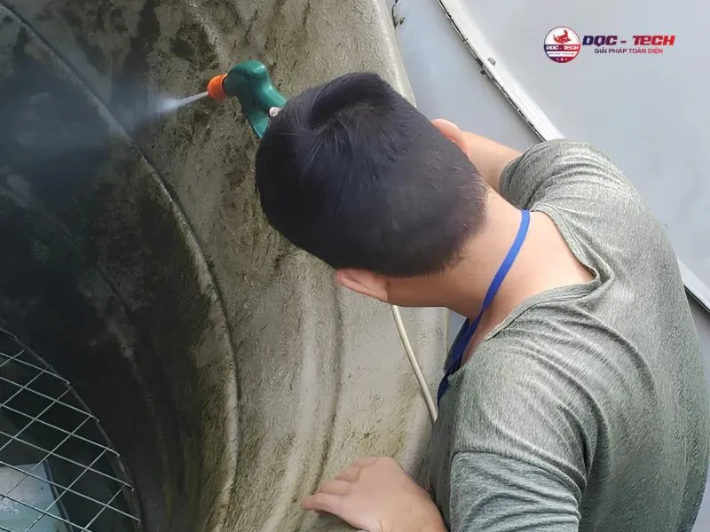 Vệ sinh tháp tản nhiệt Kumisai KMS 30RT Vệ sinh tháp tản nhiệt Kumisai KMS 30RT