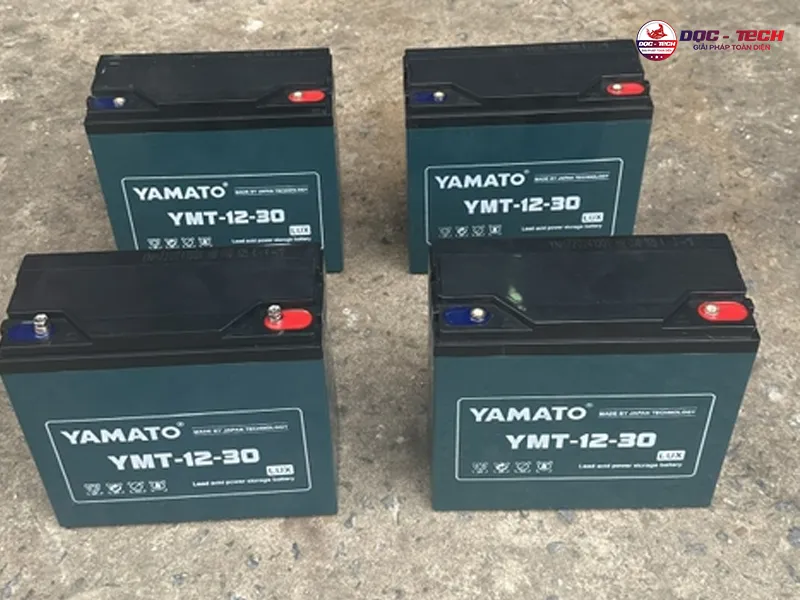 xe quét đường DQC Tech 135 sử dụng 3 bình ắc quy 12v