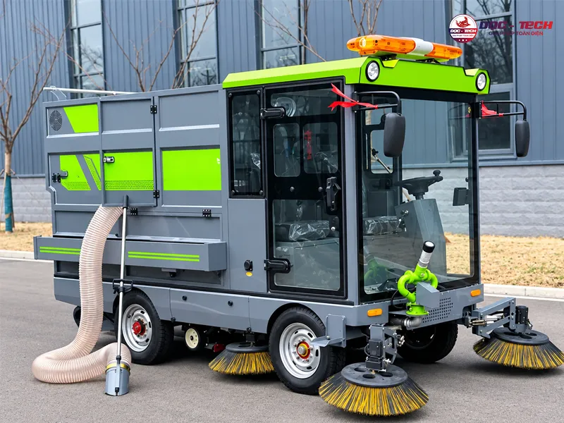 xe quét đường Kumisai KMS25 tích hợp ống hút rời