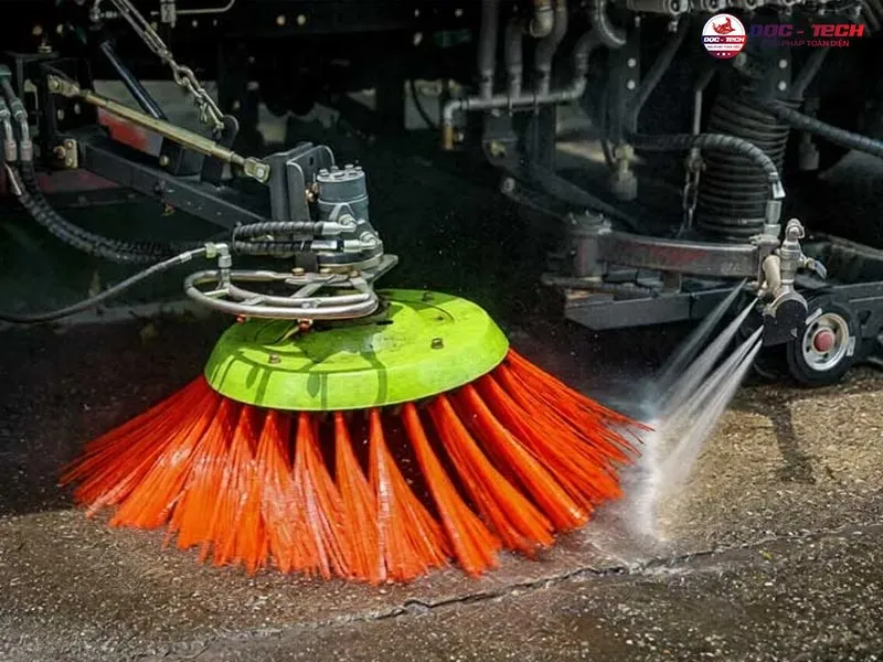 xe quét rác ngồi lái dập bụi bằng nước
