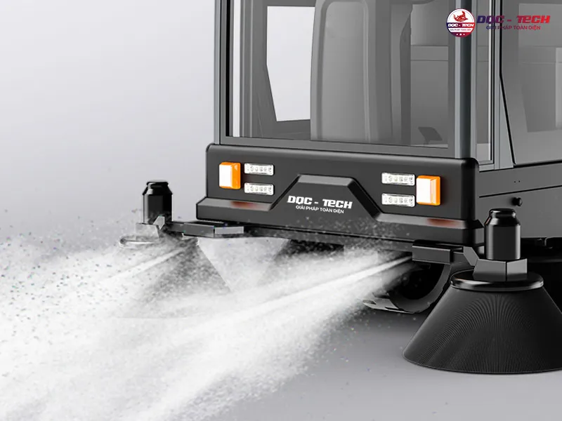 Xịt nước xe quét rác ngồi lái DQC Tech 11F 