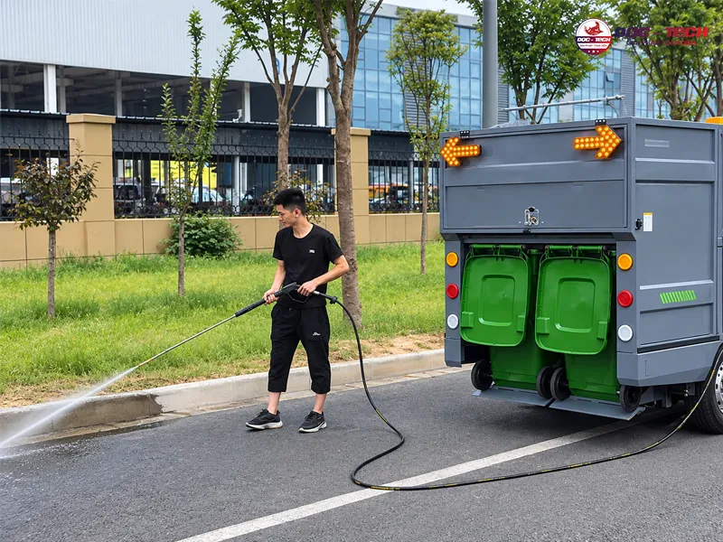 Xe quét rác ngồi lái Kumisai KMS25 tích hợp bơm cao áp